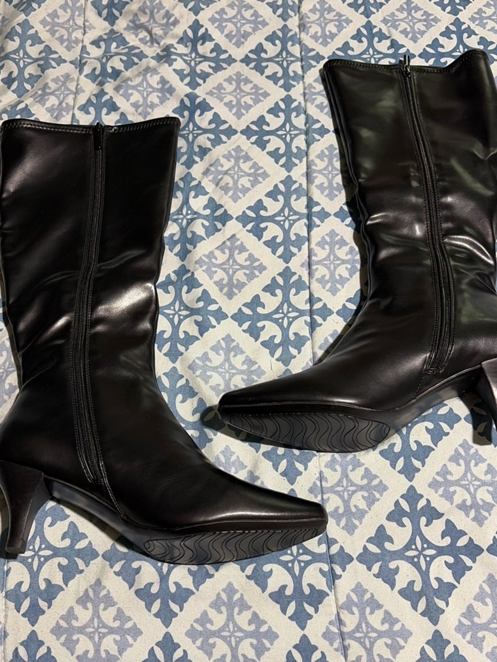 Classic Black Mid-Calf Heeled Boots with Side Zip